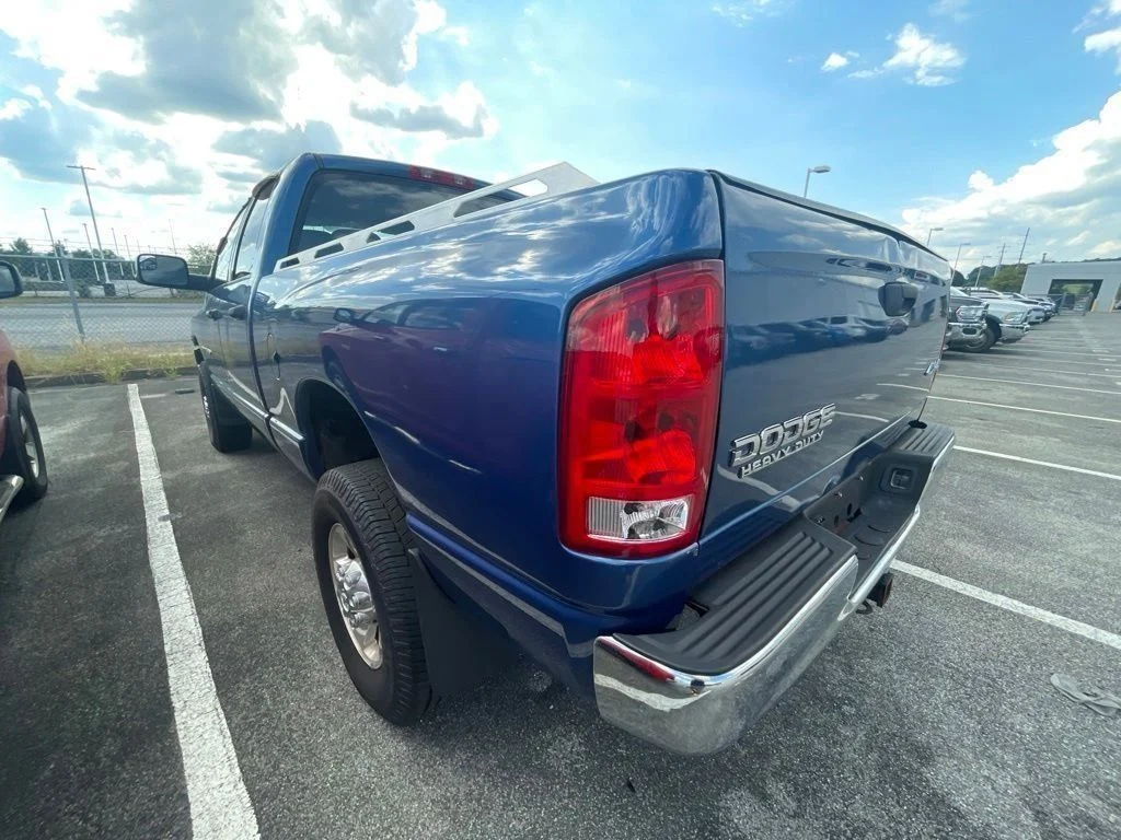 Used 2004 Blue Dodge SLT image 17