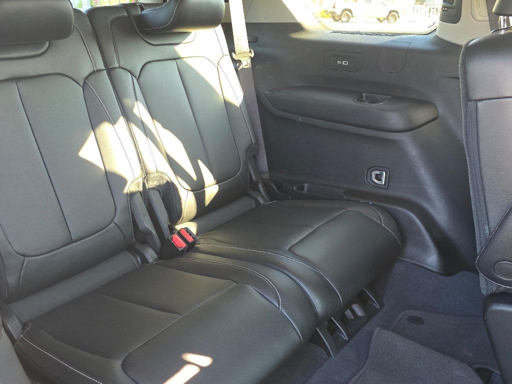 Used 2023 Silver Zynith Clear Coat Jeep Limited image 19