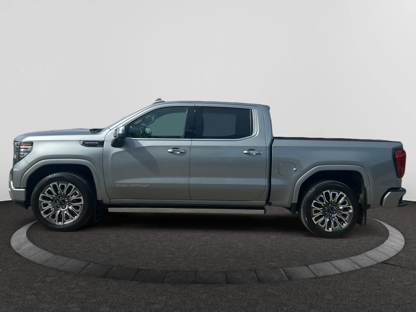 Used 2025 Silver GMC Denali Ultimate Crew Cab image 2