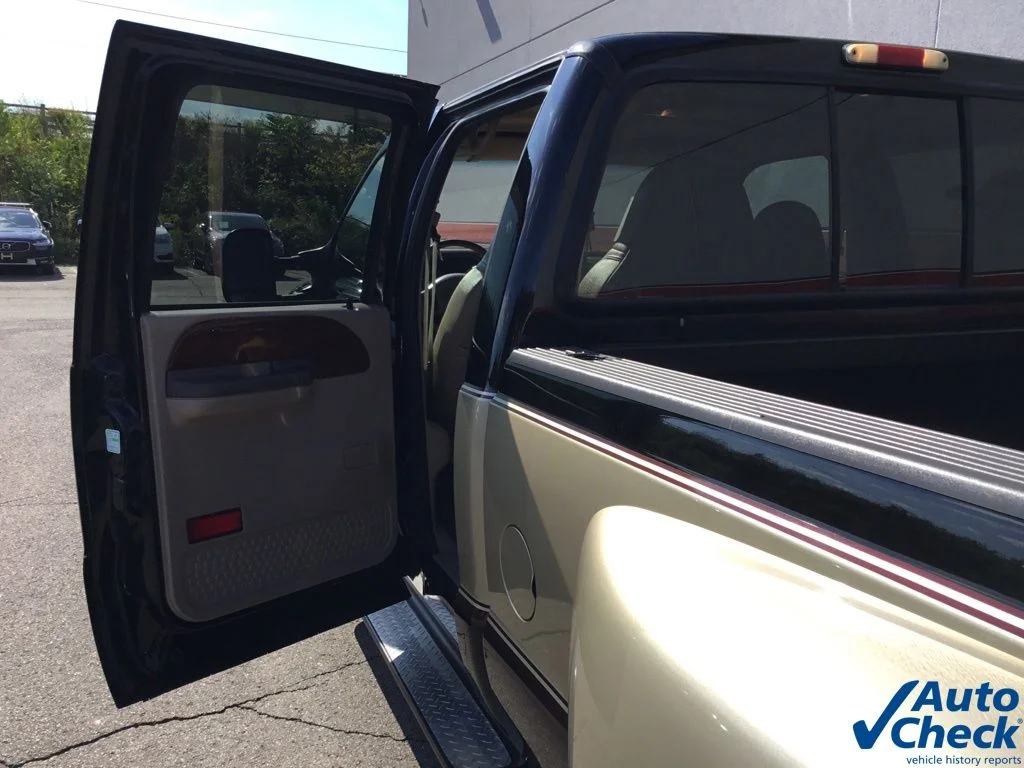 Used 2000 Black Ford Lariat image 26