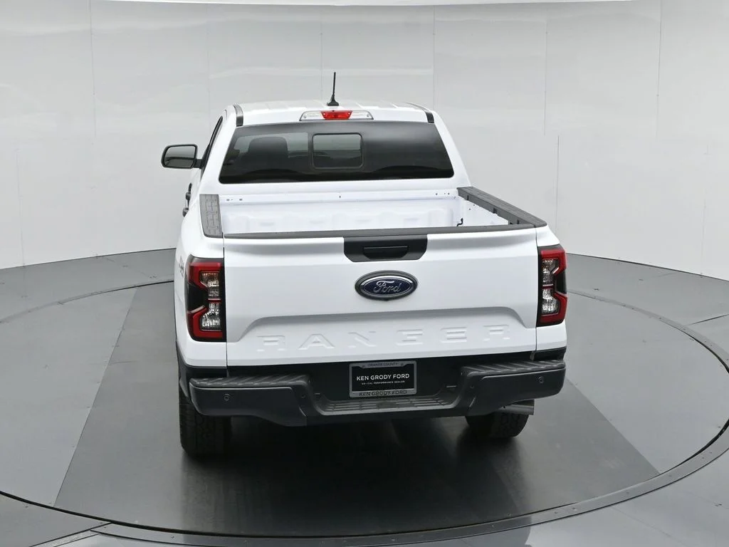 New 2026 Oxford White Ford XLT image 38