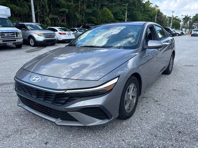 Used 2024 Metal Hyundai SE image 5