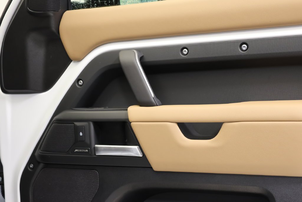 New 2026 Fuji White LAND ROVER S image 38