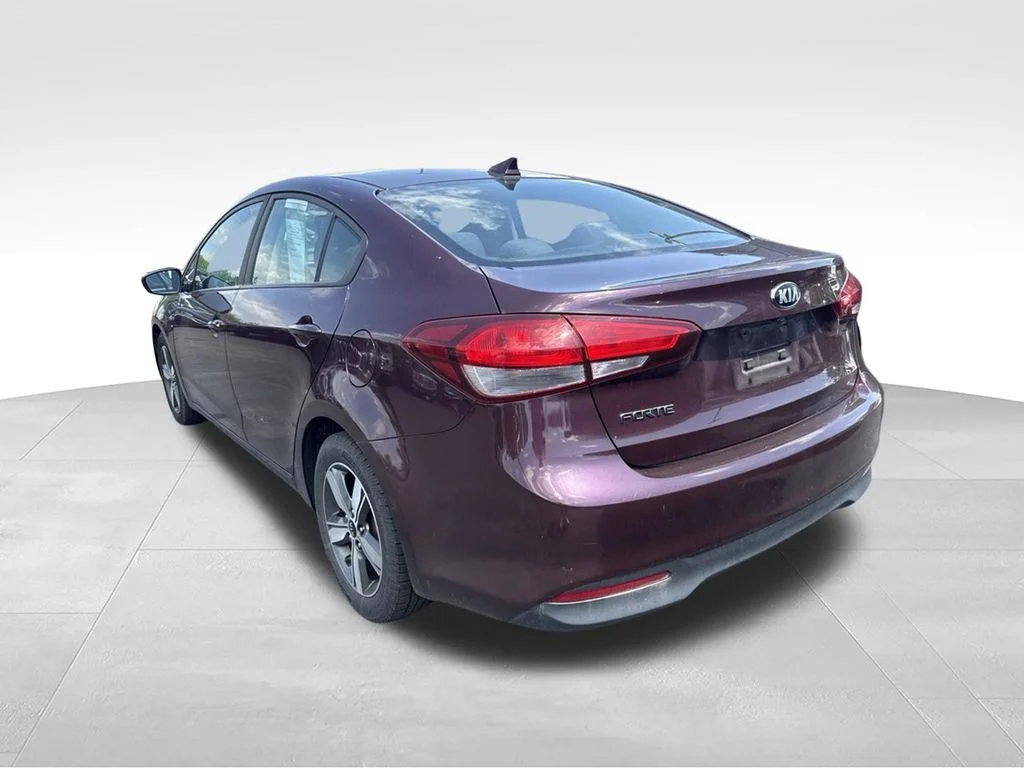 Used 2018 Red Kia LX image 4