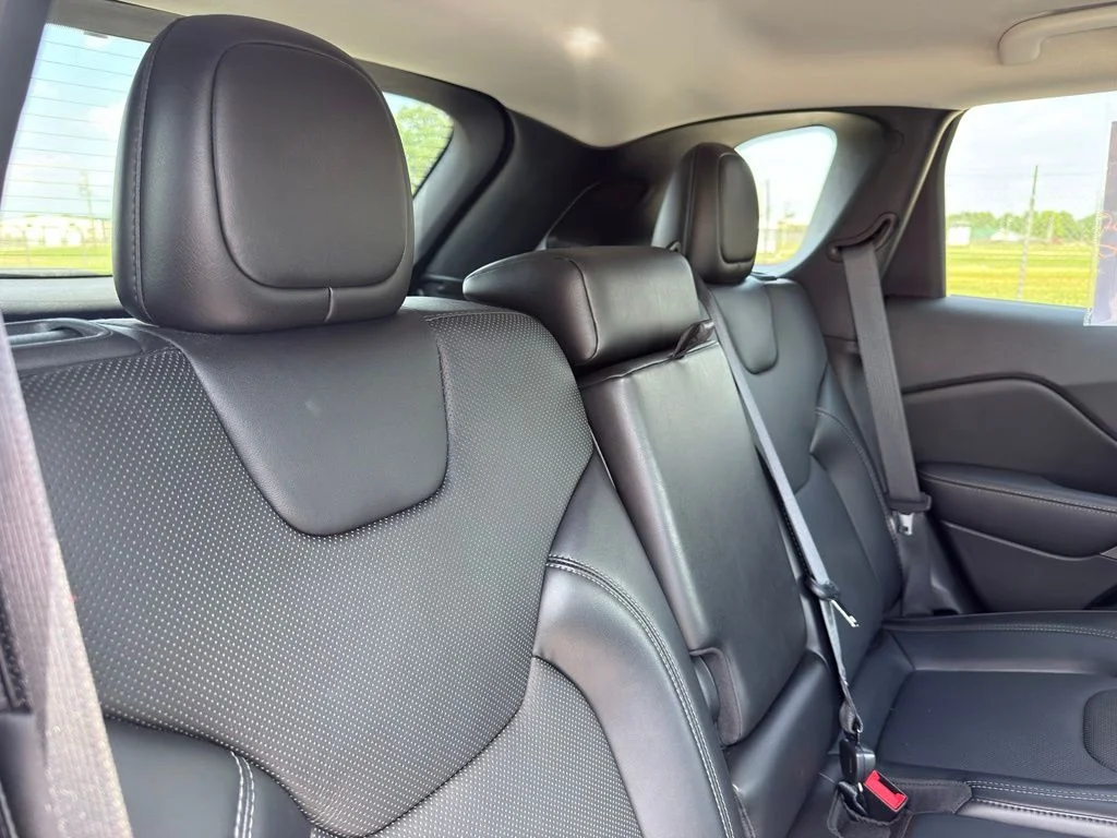 Used 2021 Green Jeep Latitude Lux image 34
