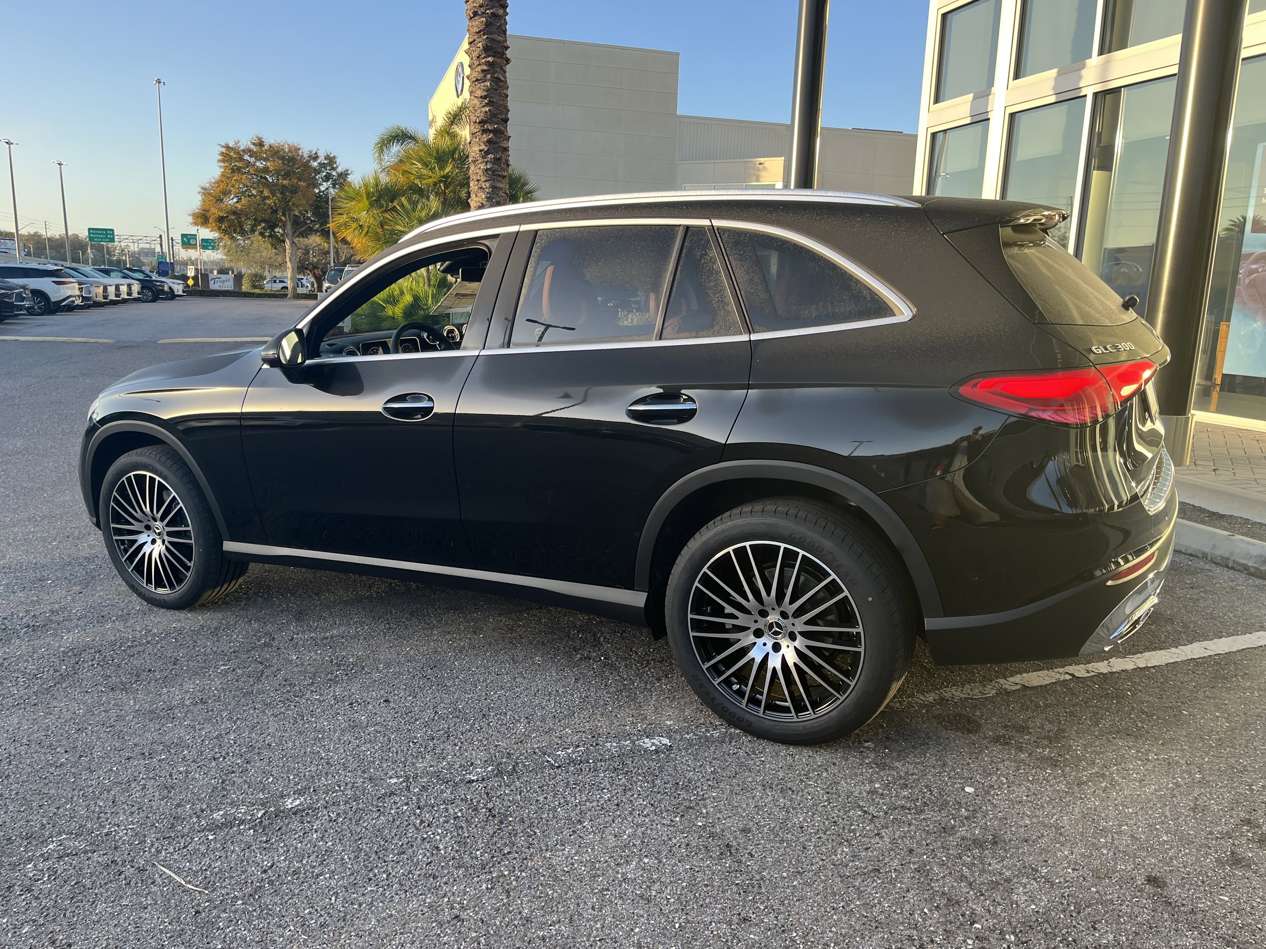 New 2026 Obsidian Black Metallic Mercedes-Benz GLC 300 image 3