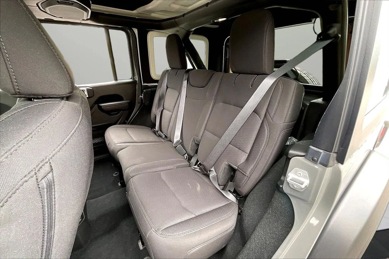 Used 2022 Gray Jeep Sport Altitude image 23