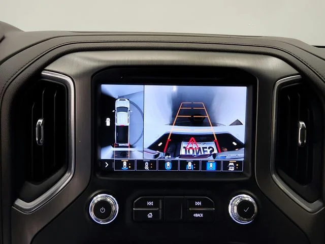 Used 2022 White GMC Denali image 41