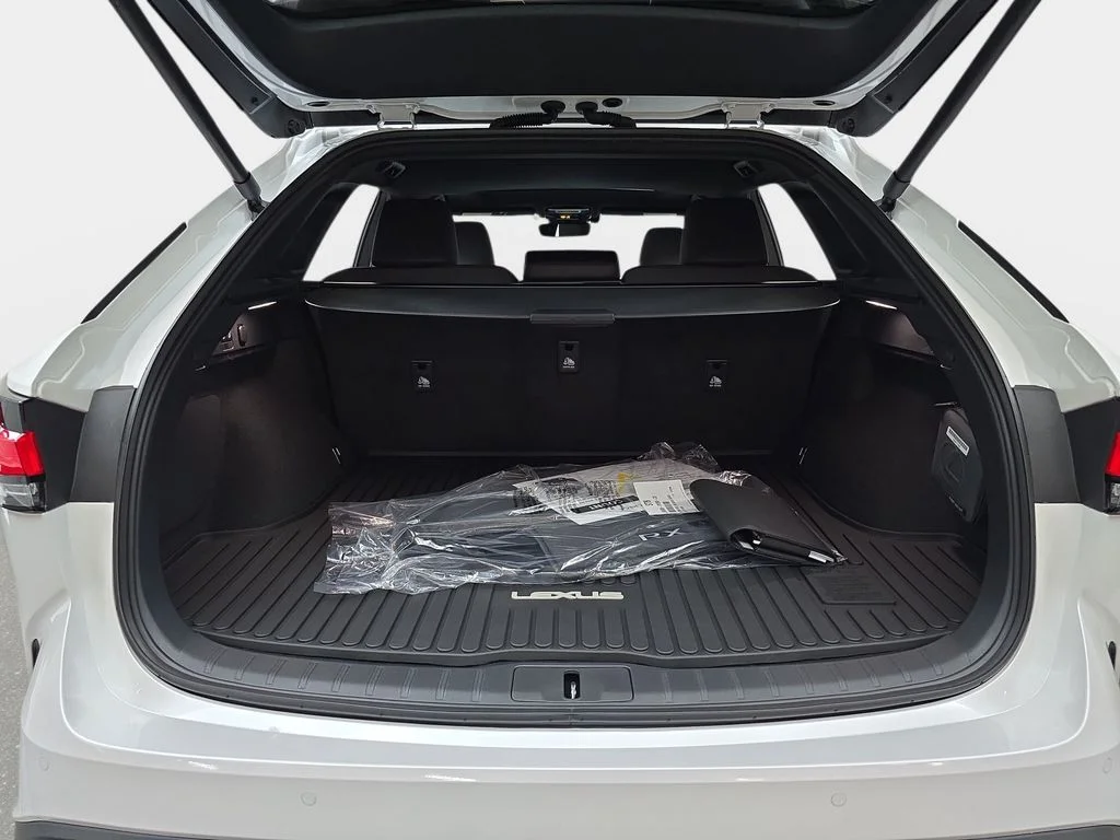 New 2026 Eminent White Pearl Lexus PREMIUM image 12