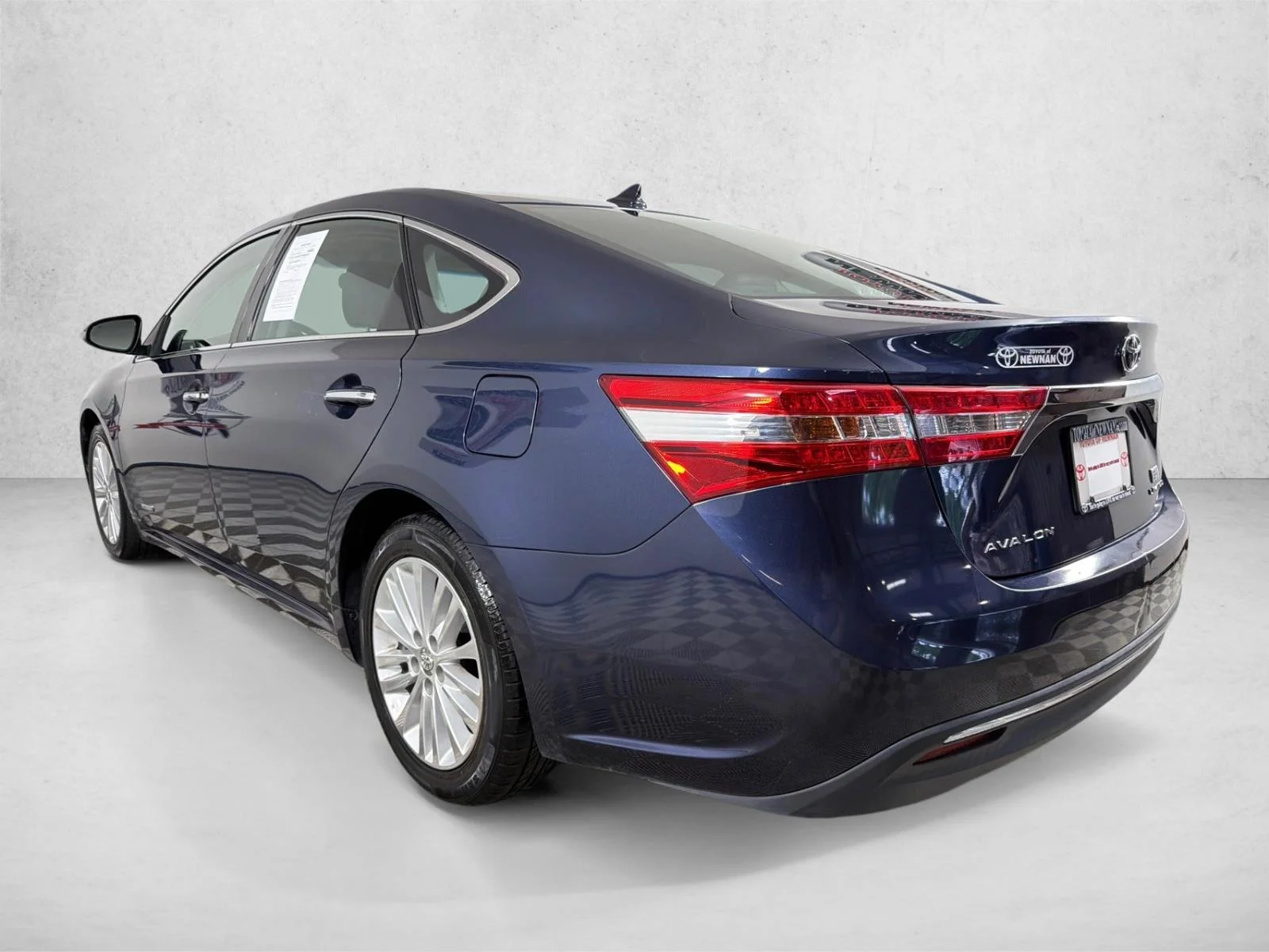 Used 2015 White Toyota XLE Touring image 7
