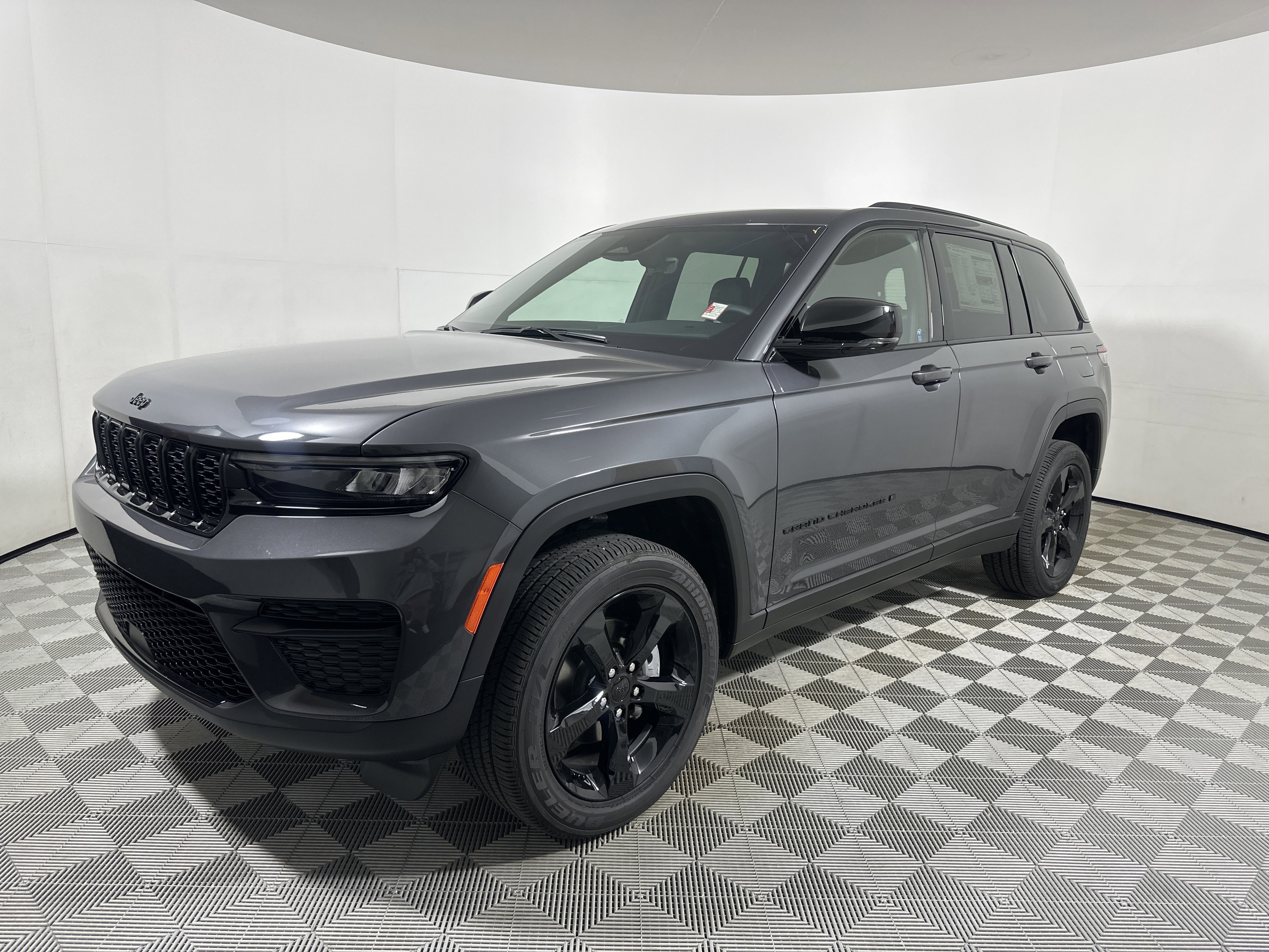 2025 Jeep Grand Cherokee Altitude - Photo 3