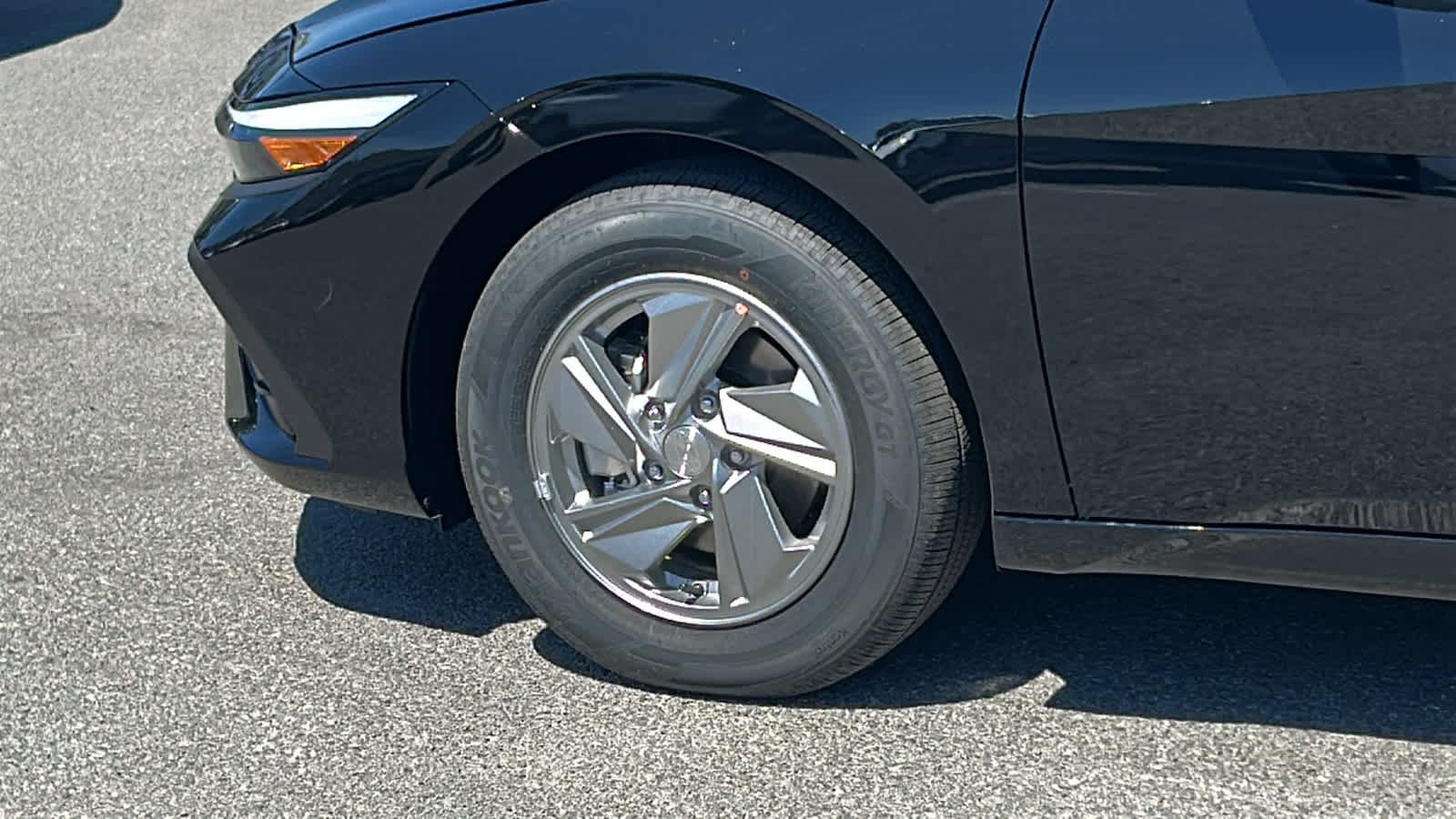 New 2026 Abyss Black Hyundai SE image 9