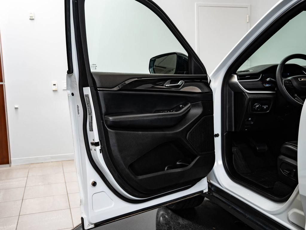 Used 2023 Bright White Clearcoat Jeep Altitude image 28