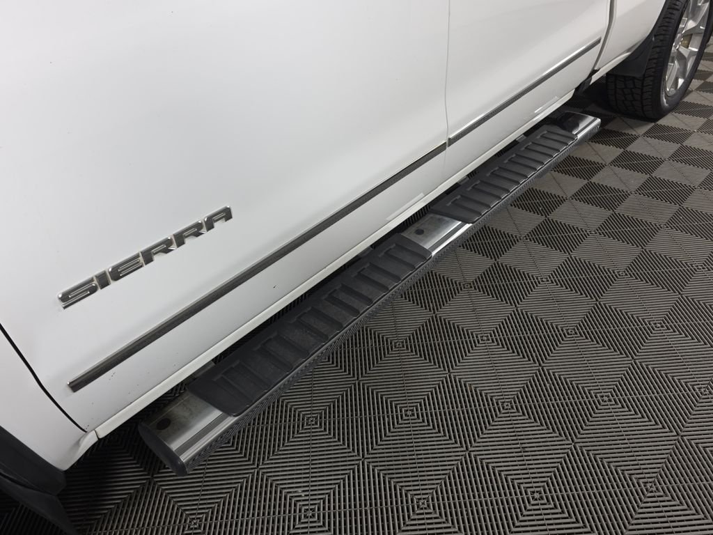 Used 2018 White GMC SLT image 9
