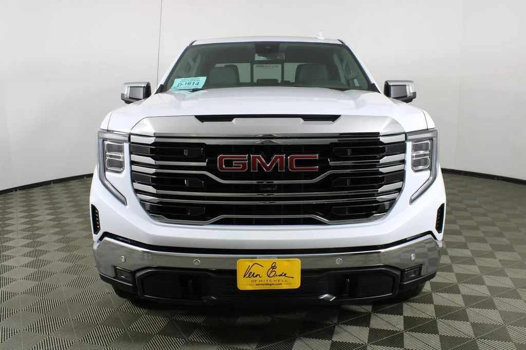New 2026 Glacier White Tricoat GMC SLT image 2