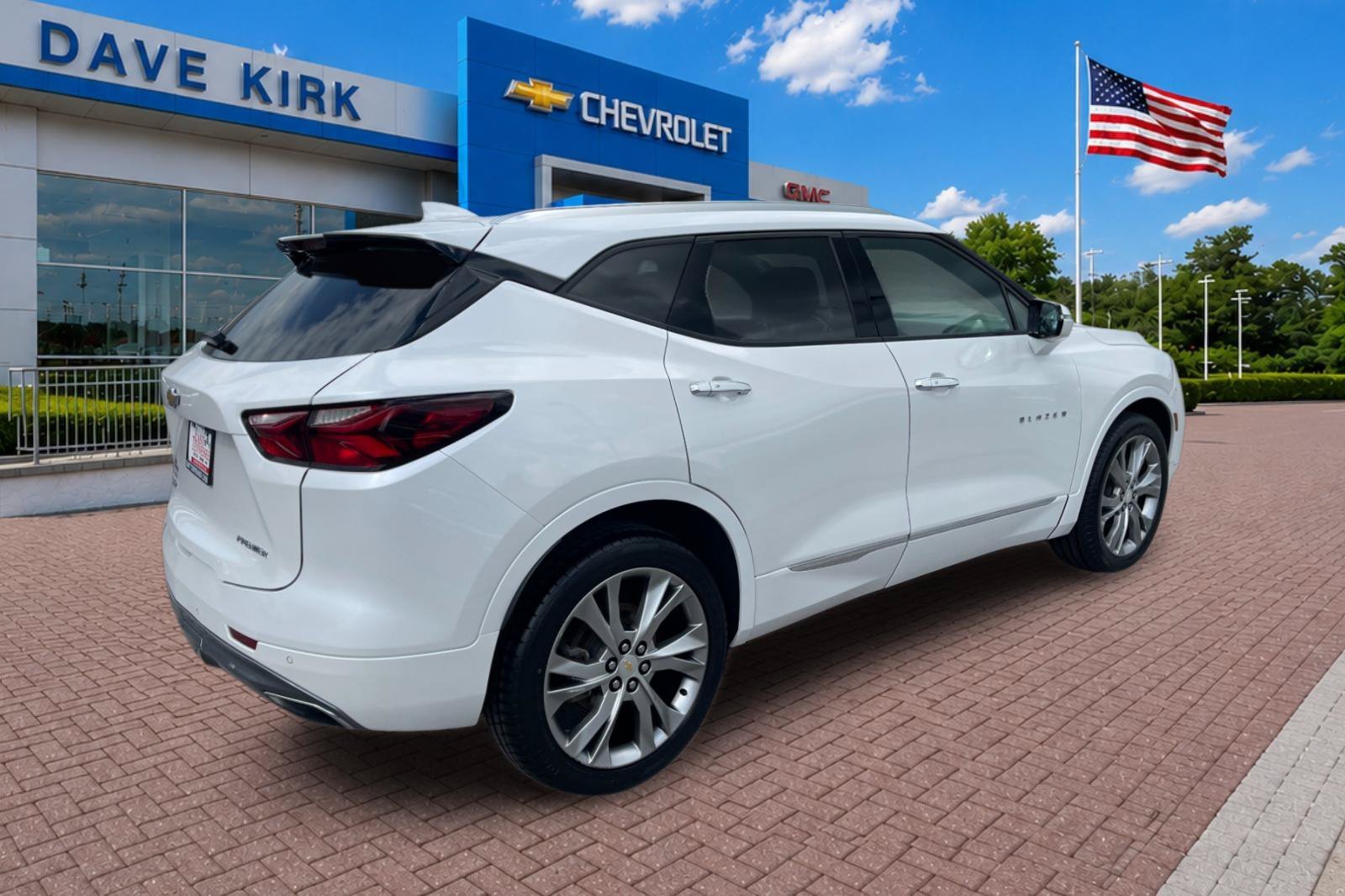 Used 2021 IRIDESCENT PEARL TRICOAT Chevrolet Premier image 3