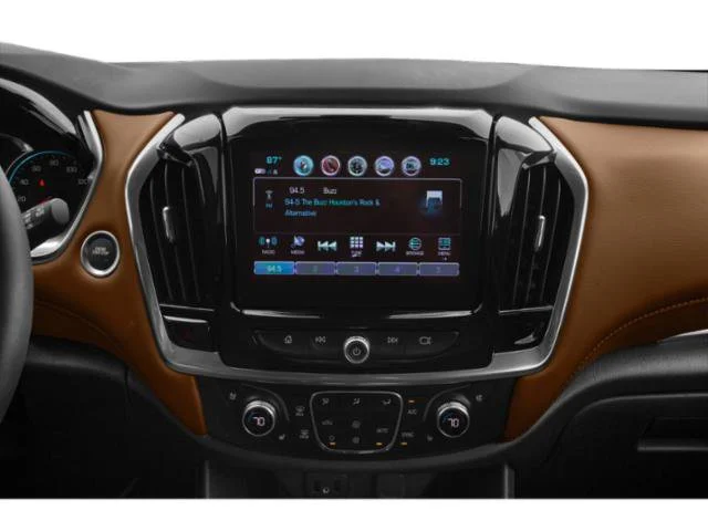 Used 2018 Iridescent Pearl Tricoat Chevrolet High Country image 13