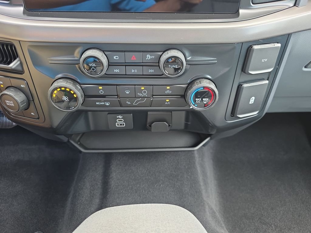 Used 2025 Silver Ford XLT image 26