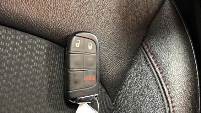 Used 2023 Diamond Black Jeep Trailhawk image 38