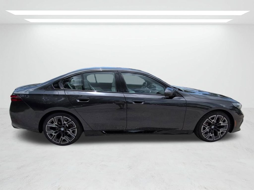 New 2027 Dark Graphite Metallic BMW 530i image 3