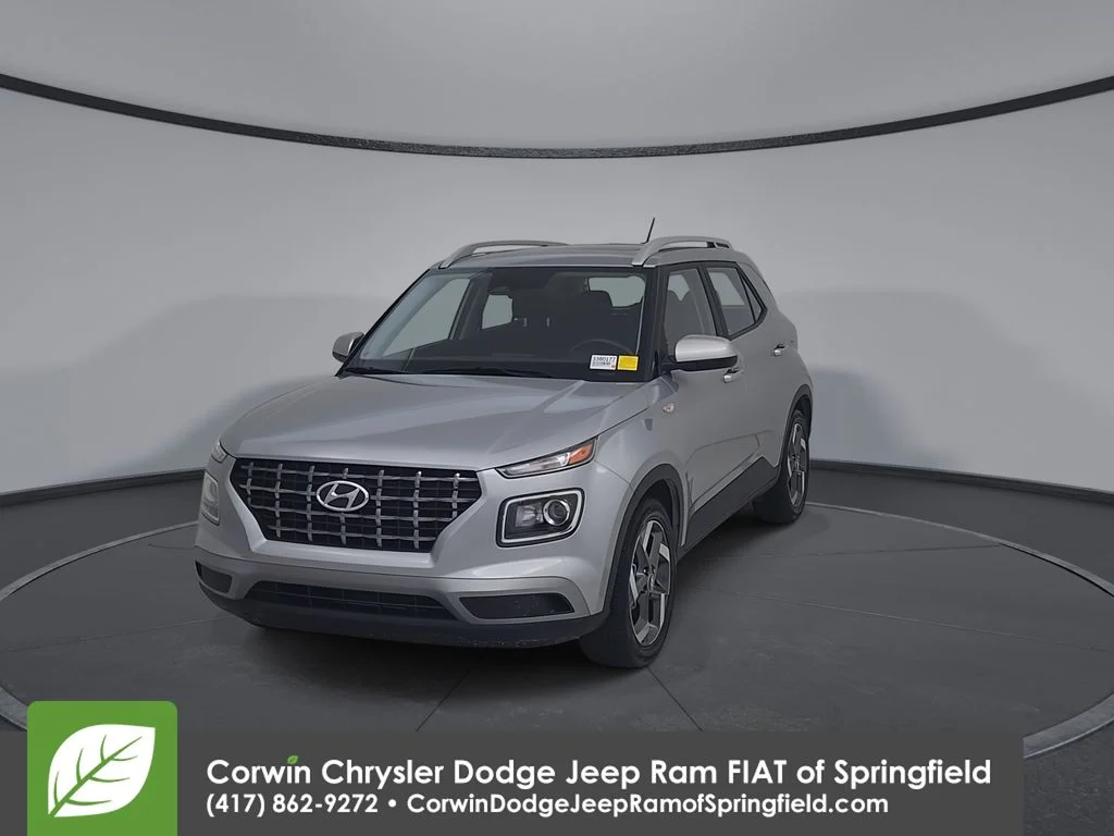 Used 2025 Silver Hyundai SEL image 6