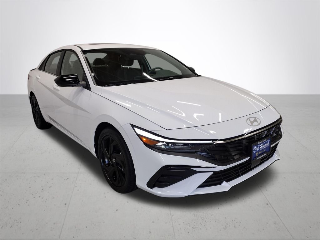 Used 2026 White Hyundai SEL Sport image 4