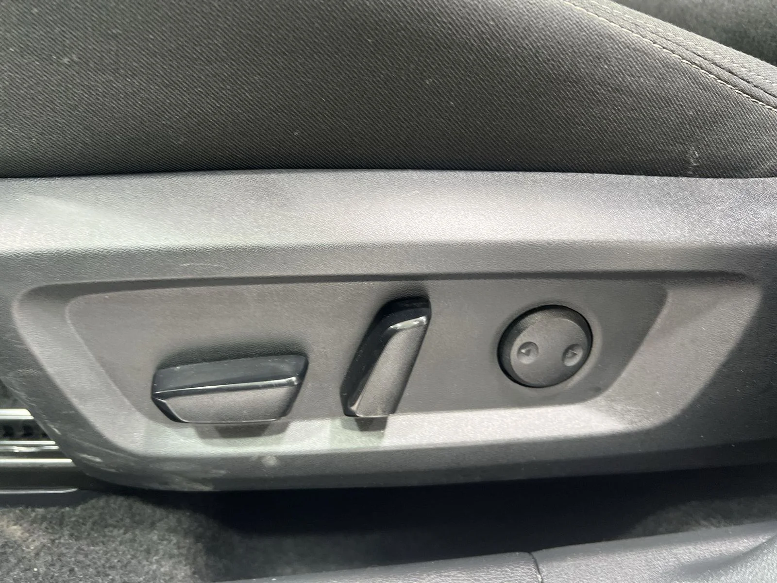 Used 2025 Silver Nissan SV image 12