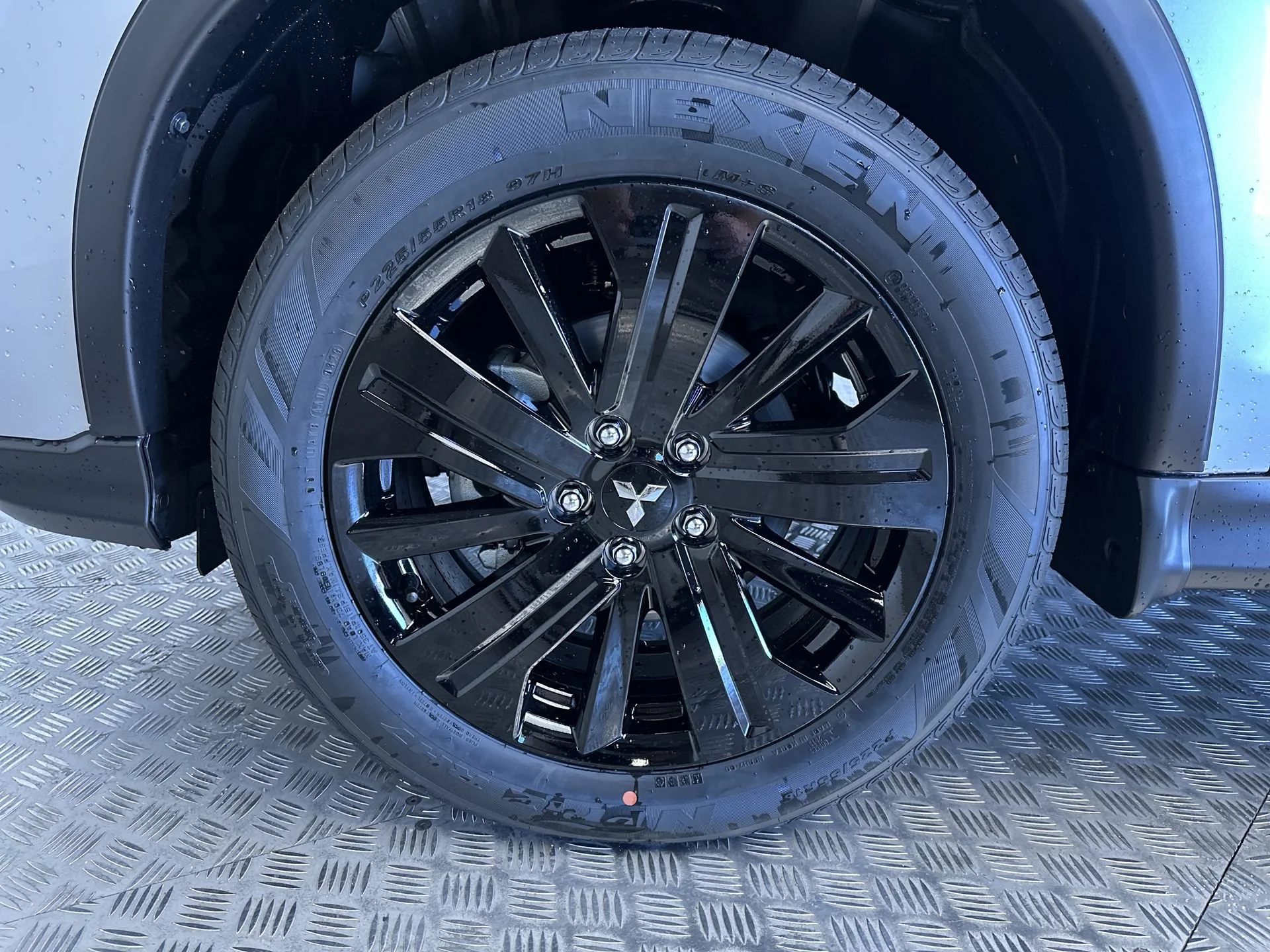 New 2026 Alloy Silver Metallic Mitsubishi LE image 25