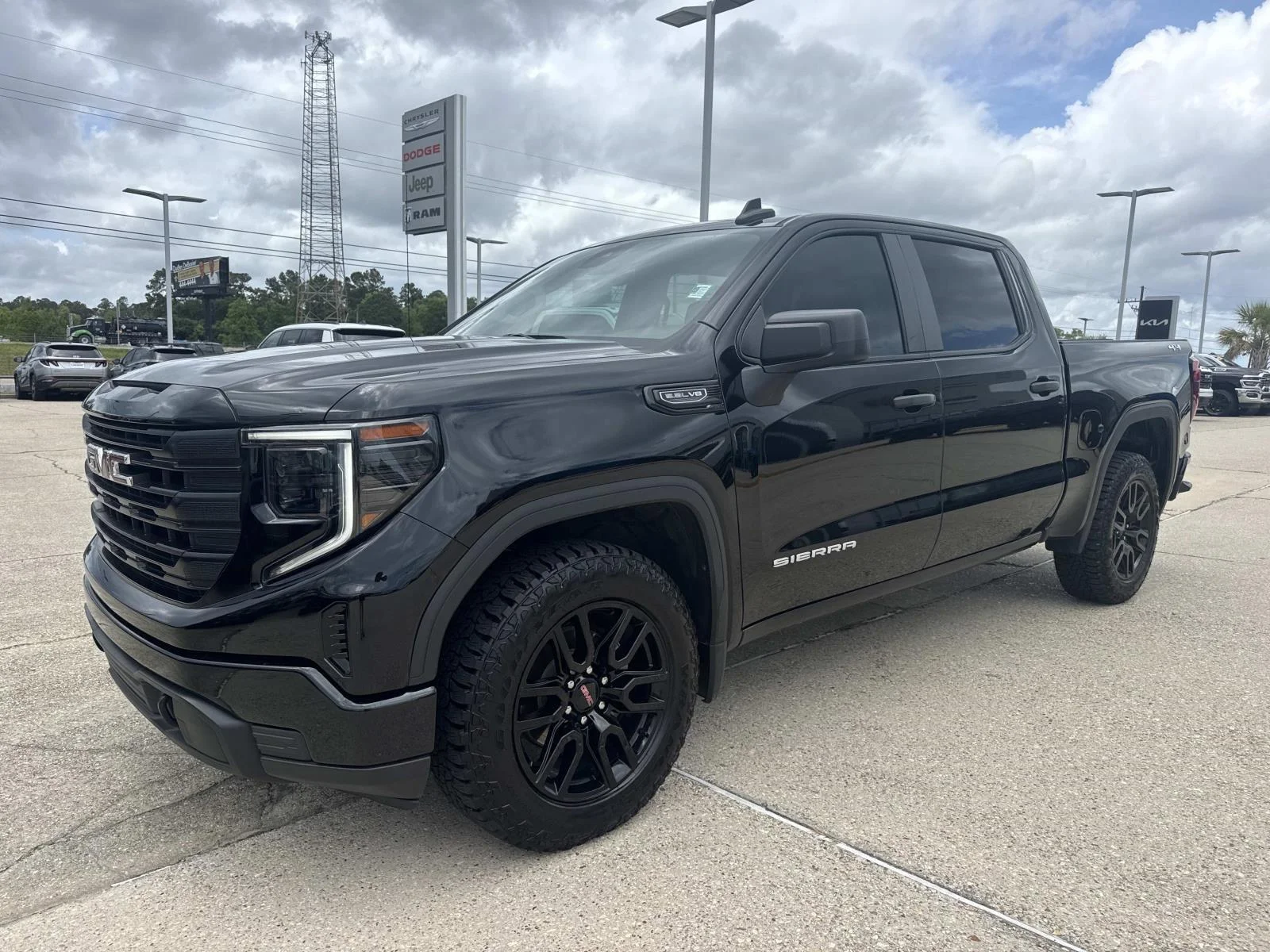 Used 2024 Onyx Black GMC 4WD Crew Cab 147 Pro image 3