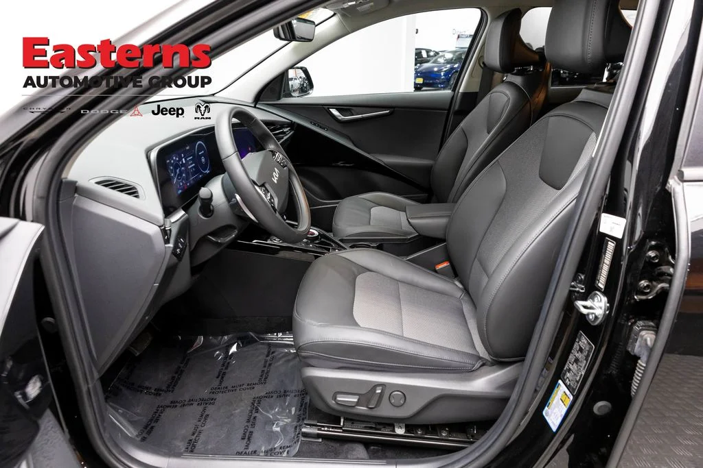 Used 2024 Black Kia Wind image 14