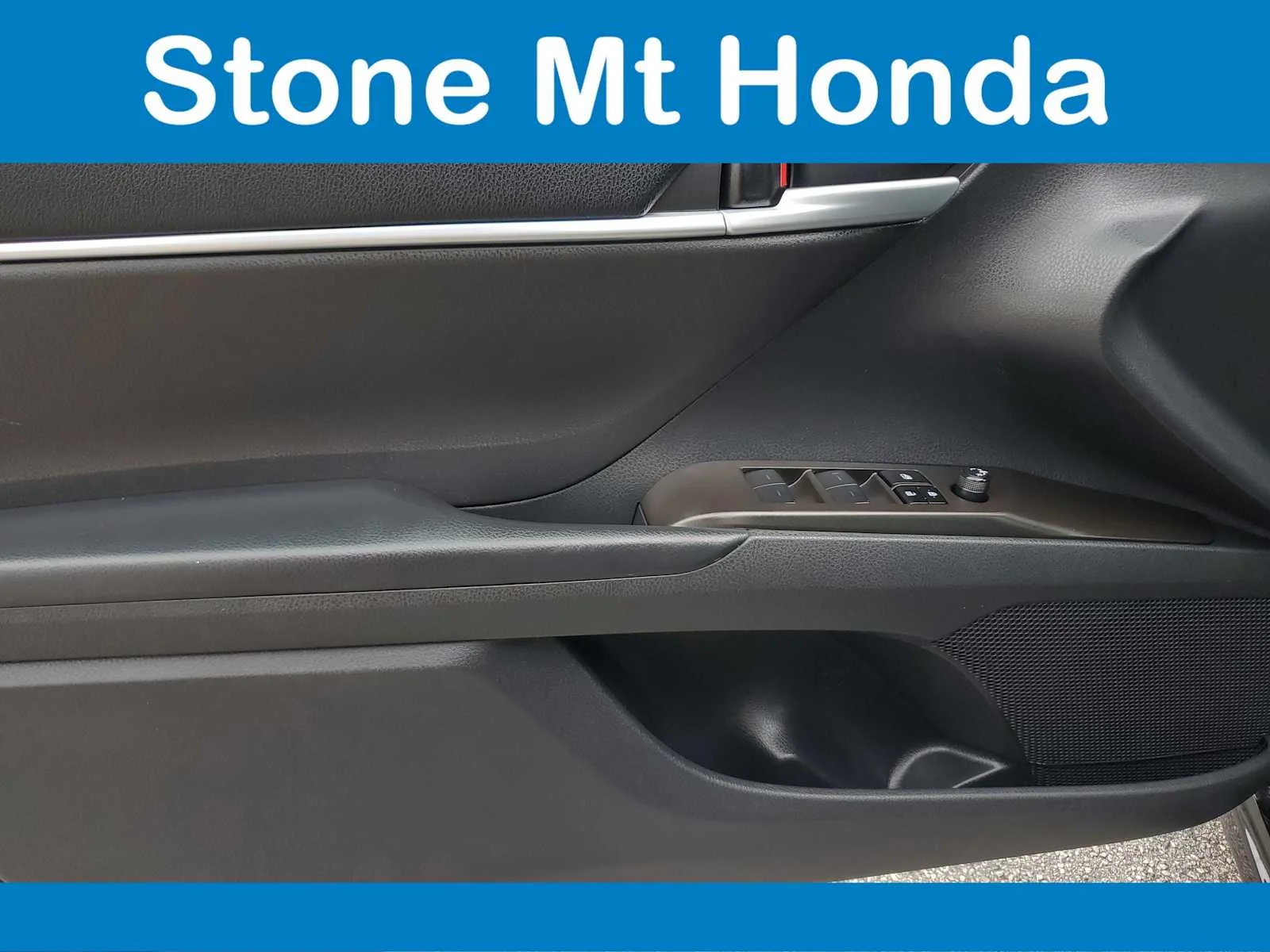 Used 2023 Midnight Black Metallic Toyota SE image 18