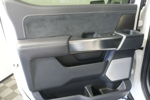 New 2026 Star White Metallic Tri-Coat Ford Platinum® image 32