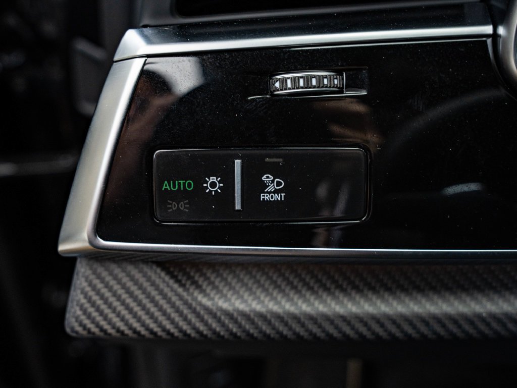 Used 2025 Mythos Black Metallic Audi 4.0T image 41