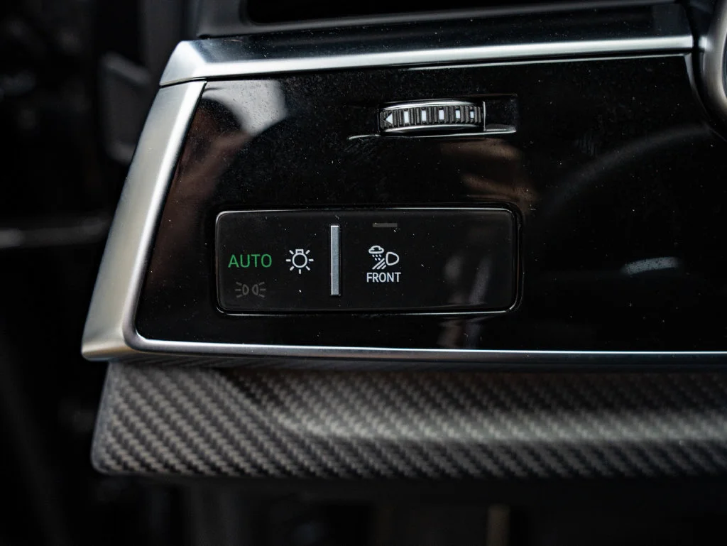 Used 2025 Mythos Black Metallic Audi 4.0T image 41
