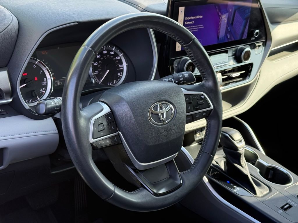 Used 2023 Beige Toyota XLE image 17