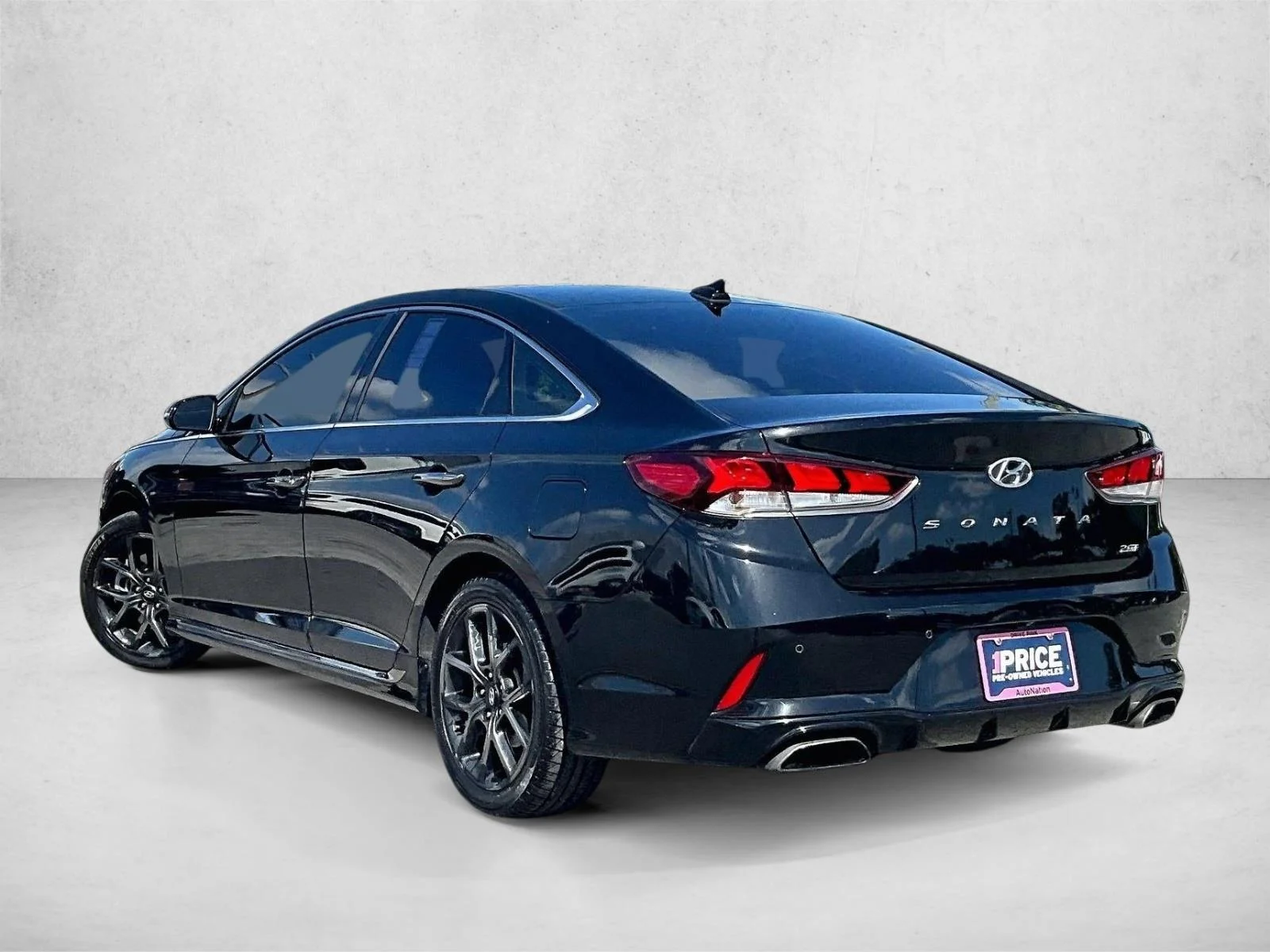 Used 2018 Phantom Black Hyundai Limited image 13
