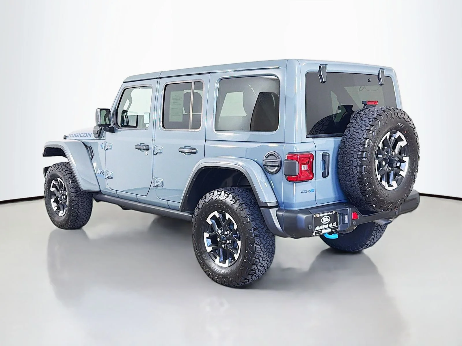 Used 2025 Anvil Clear Coat Jeep Rubicon 4xe image 3