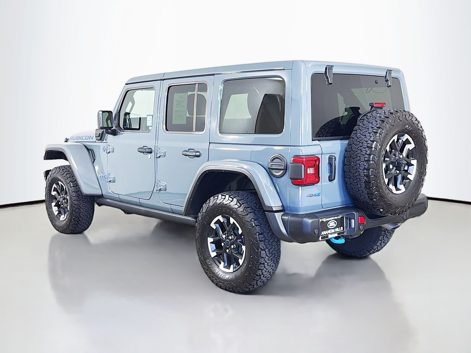 Used 2025 Anvil Clear Coat Jeep Rubicon 4xe image 3
