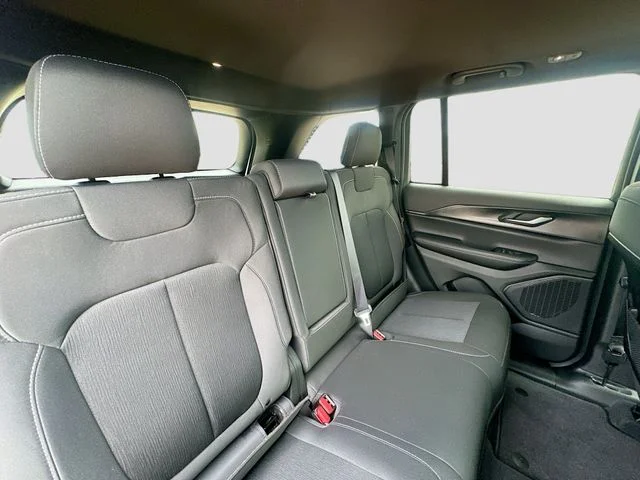 New 2026 Bright White Clear-Coat Exterior Paint Jeep Laredo X image 32