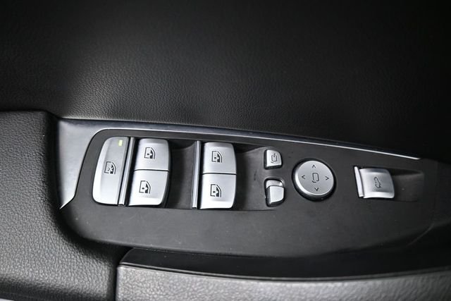 Used 2024 White BMW sDrive30i image 15
