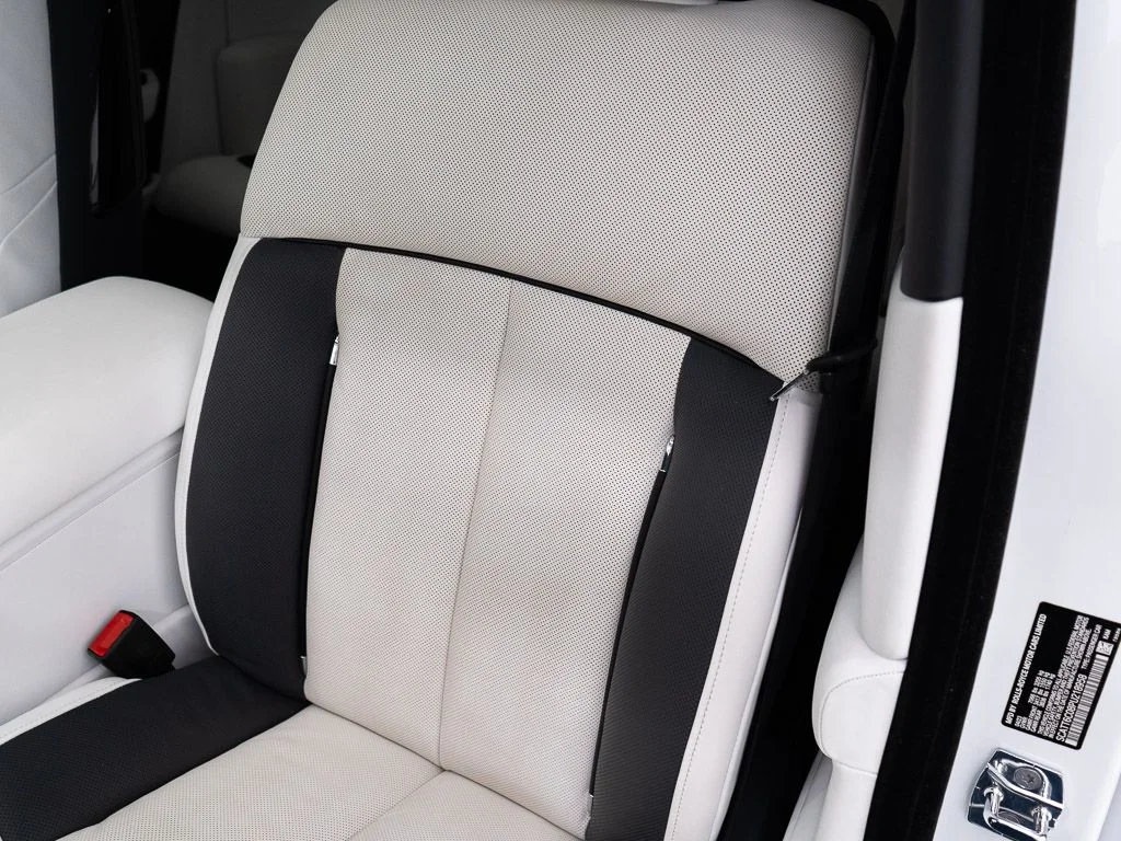 Certified Used 2023 Bespoke Crystal over Arctic White Rolls-Royce  image 19