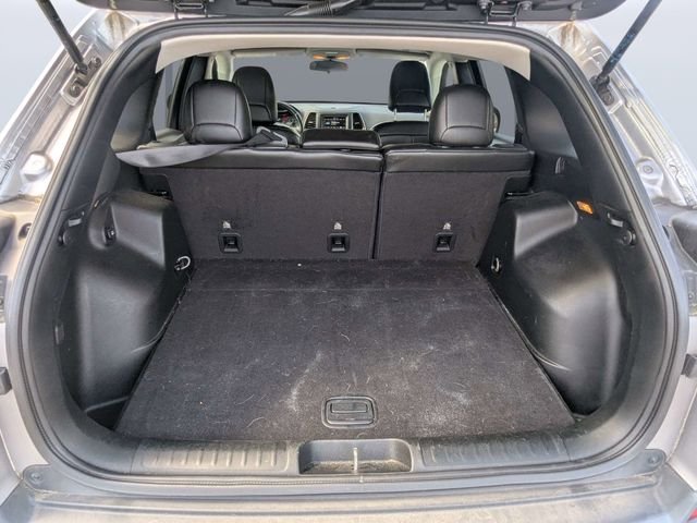 Used 2019 Silver Jeep Latitude Plus image 12