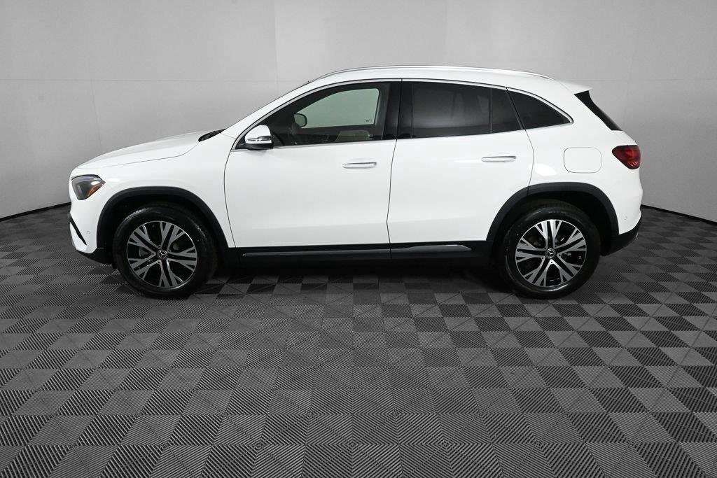 New 2026 Polar White Mercedes-Benz GLA 250 image 3