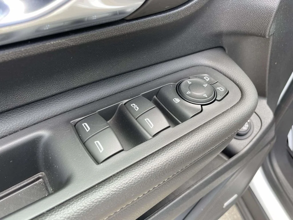 Used 2023 Summit White GMC Denali image 6