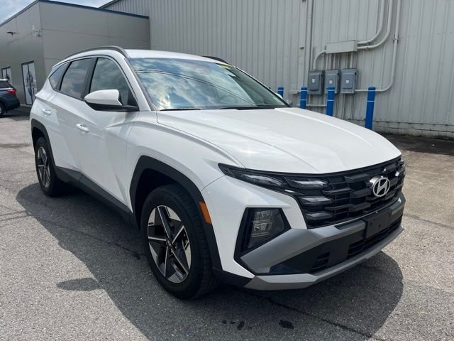 Used 2025 White Hyundai SEL image 3