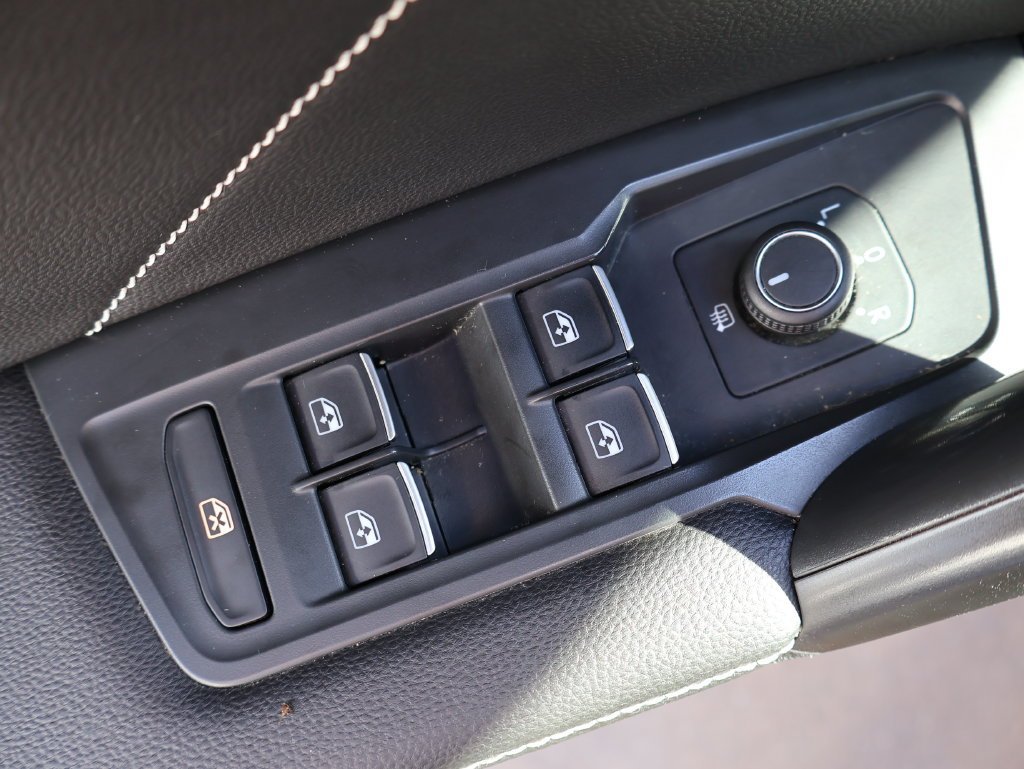 2023 Volkswagen Tiguan SE - Photo 37