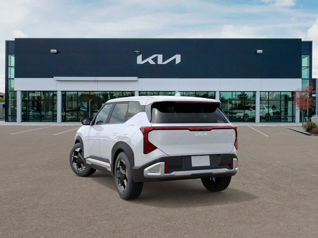 New 2027 White Kia S image 4