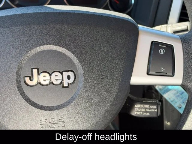 Used 2008 Green Jeep Laredo image 31