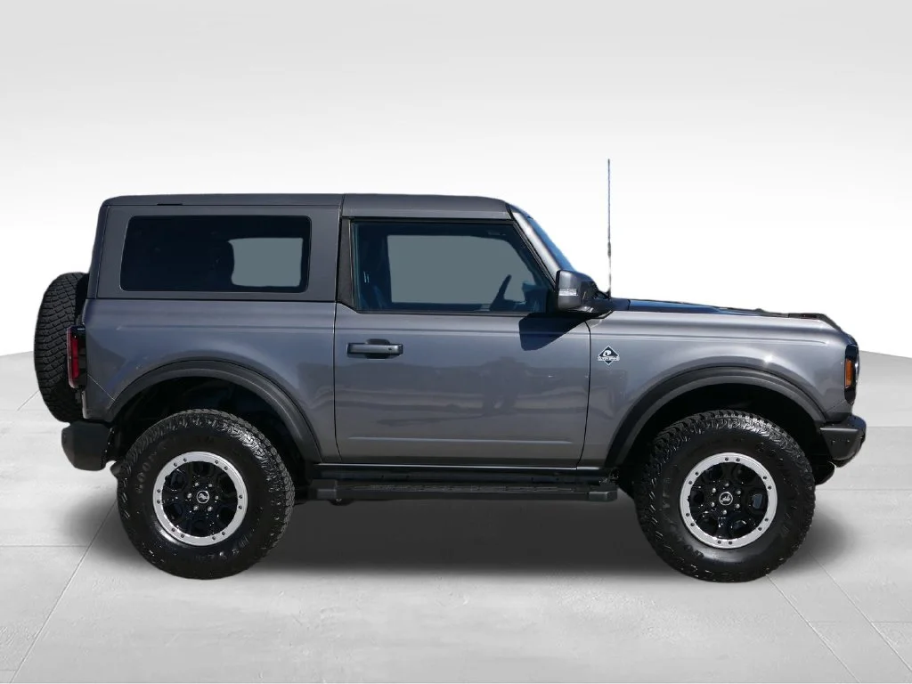 Used 2022 Gray Metallic Ford Outer Banks image 2