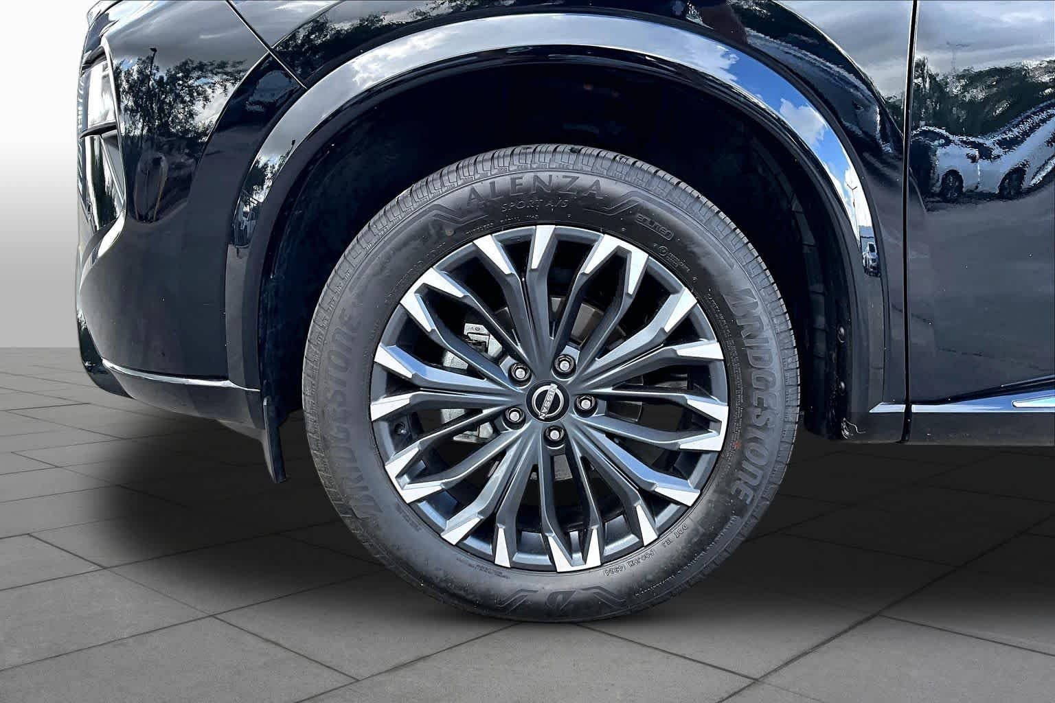 Used 2025 Super Black Nissan Platinum image 10